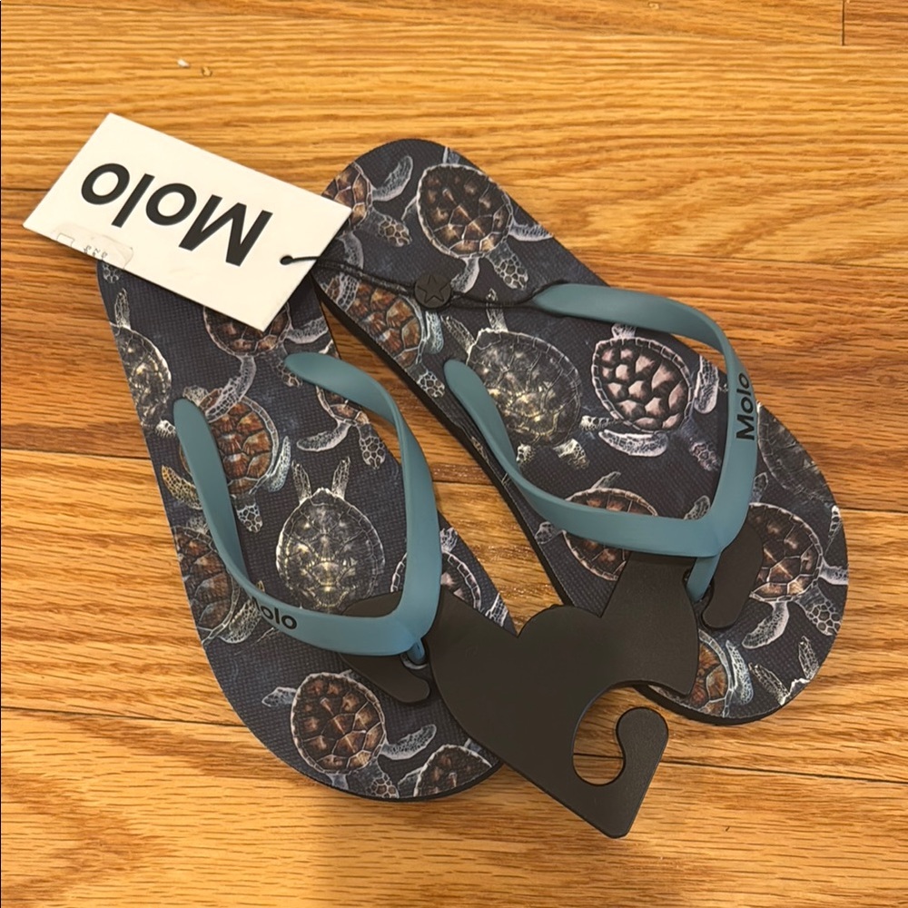 BOYS size 13/1 Molo Turtle Print Flip Flops NWT